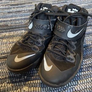 Black NIKE Basketball Shoes